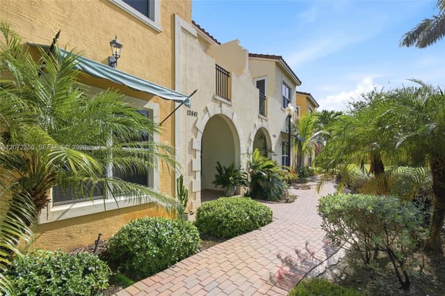 12441 NW 18th Ct, Pembroke Pines FL 33028 - Pembroke Pines, FL - Photo 3