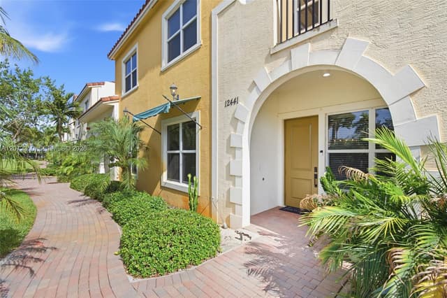 12441 NW 18th Ct, Pembroke Pines FL 33028 - Pembroke Pines, FL - Photo 4