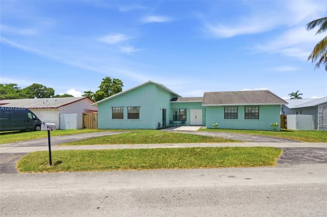 16604 SW 104th Ct, Miami FL 33157 - Miami, FL - Photo 2