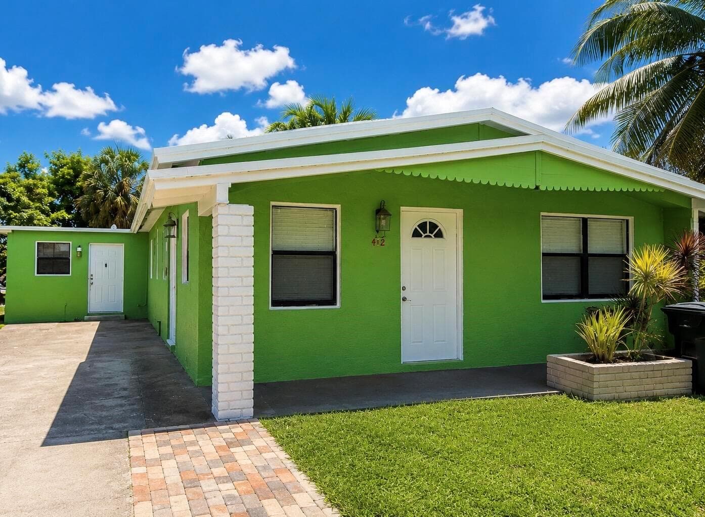 412 NE 2nd Street, Boynton Beach FL 33435 - Boynton Beach, FL - Photo 1