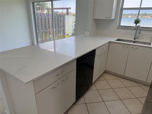 6733 Bayfront Dr, Margate FL 33063 - Margate, FL - Photo 6
