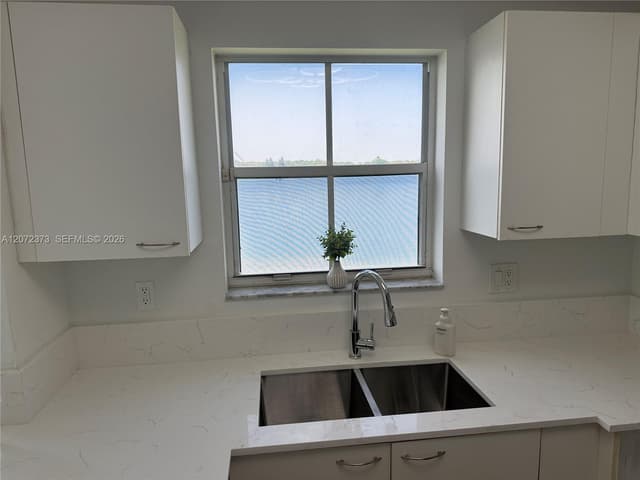 6733 Bayfront Dr, Margate FL 33063 - Margate, FL - Photo 7