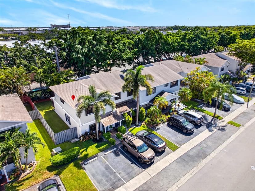 10348 NW 3rd St, Pembroke Pines FL 33026