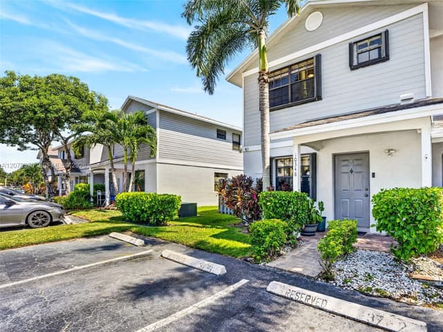 10348 NW 3rd St, Pembroke Pines FL 33026 - Pembroke Pines, FL - Photo 5