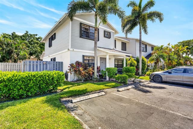 10348 NW 3rd St, Pembroke Pines FL 33026 - Pembroke Pines, FL - Photo 4