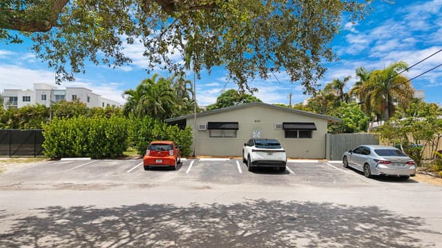 2117 NE 14TH Avenue # 4, Wilton Manors FL 33305 - Wilton Manors, FL - Photo 2