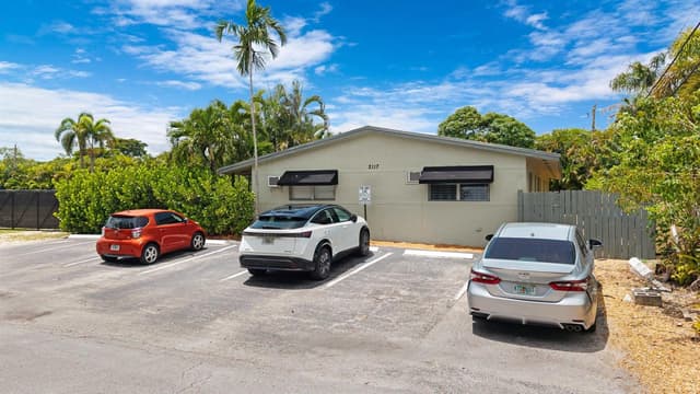 2117 NE 14TH Avenue # 4, Wilton Manors FL 33305 - Wilton Manors, FL - Photo 3