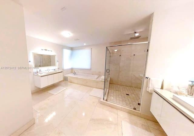 10229 NW 74th Ter, Doral FL 33178 - Doral, FL - Photo 5