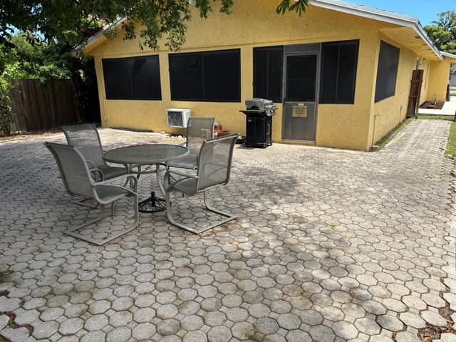 4143 Randolph Court, Lake Worth FL 33461 - Lake Worth, FL - Photo 2