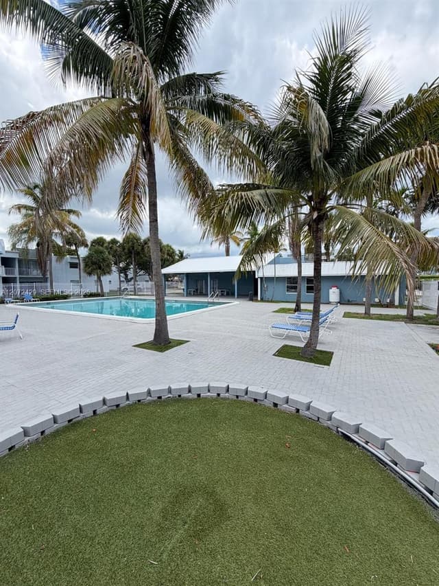 411 Executive Center Dr # 109, West Palm Beach FL 33401 - West Palm Beach, FL - Photo 2