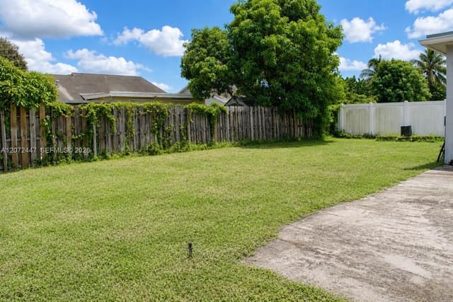 2001 SW 87th Ave, North Lauderdale FL 33068 - North Lauderdale, FL - Photo 5
