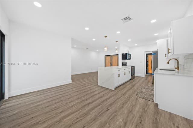 1014 W 66th St, Hialeah FL 33012 - Hialeah, FL - Photo 3