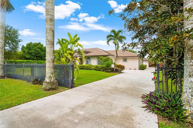 15720 SW 252nd St, Homestead FL 33031 - Homestead, FL - Photo 4