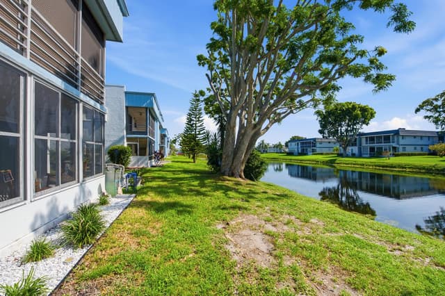 396 Saxony I, Delray Beach FL 33446 - Delray Beach, FL - Photo 3