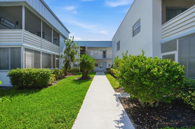 396 Saxony I, Delray Beach FL 33446 - Delray Beach, FL - Photo 4