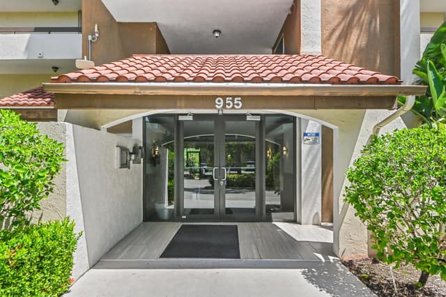 955 EGRET Circle # 408, Delray Beach FL 33444 - Delray Beach, FL - Photo 2