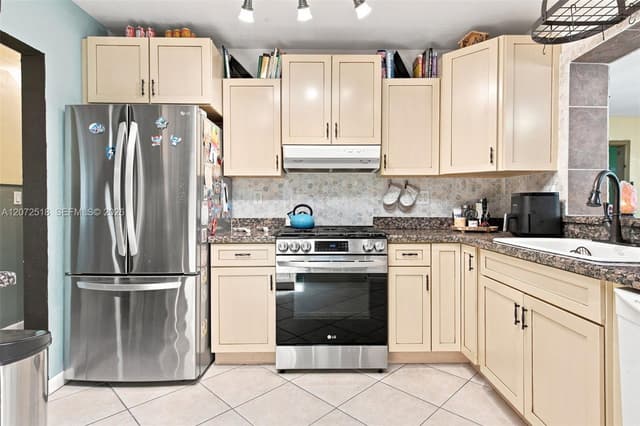 7640 NW 8th St, Pembroke Pines FL 33024 - Pembroke Pines, FL - Photo 5