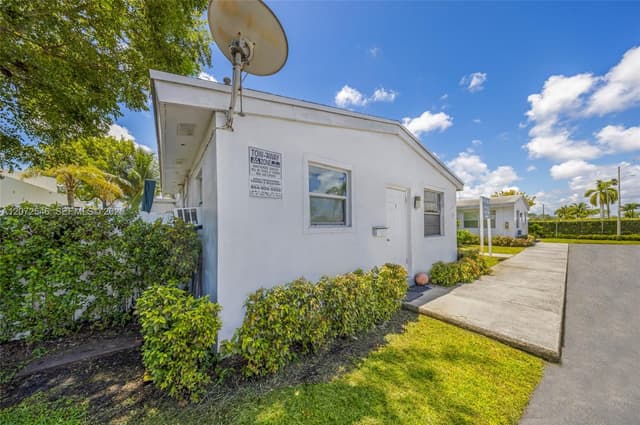 3740 W Hallandale Beach Blvd, Hollywood FL 33023 - Hollywood, FL - Photo 6