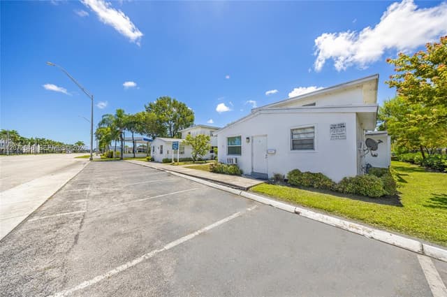 3740 W Hallandale Beach Blvd, Hollywood FL 33023 - Hollywood, FL - Photo 5