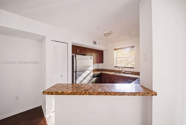 771 N Pine Island Rd # 205, Plantation FL 33324 - Plantation, FL - Photo 2