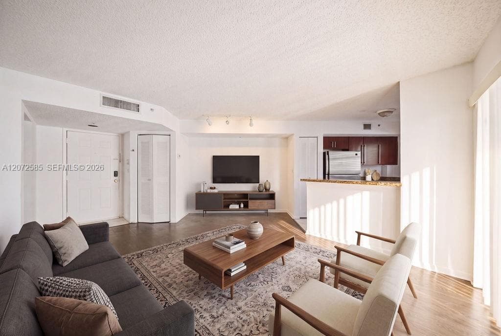 771 N Pine Island Rd # 205, Plantation FL 33324 - Plantation, FL - Photo 1