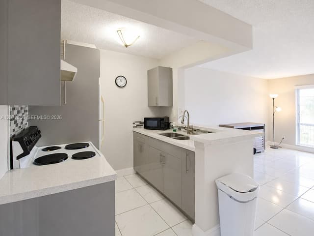 7155 Miami Lakes Dr # P4, Miami Lakes FL 33014 - Miami Lakes, FL - Photo 4