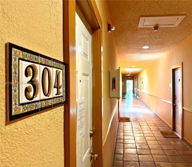 934 Michigan Ave # 304, Miami Beach FL 33139 - Miami Beach, FL - Photo 2