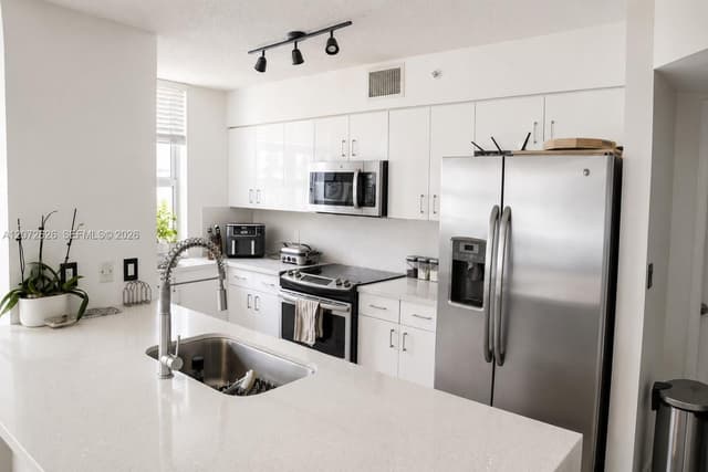 1155 Brickell Bay Dr # 902, Miami FL 33131 - Miami, FL - Photo 4