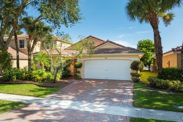 4977 Victoria Circle, West Palm Beach FL 33409 - West Palm Beach, FL - Photo 2