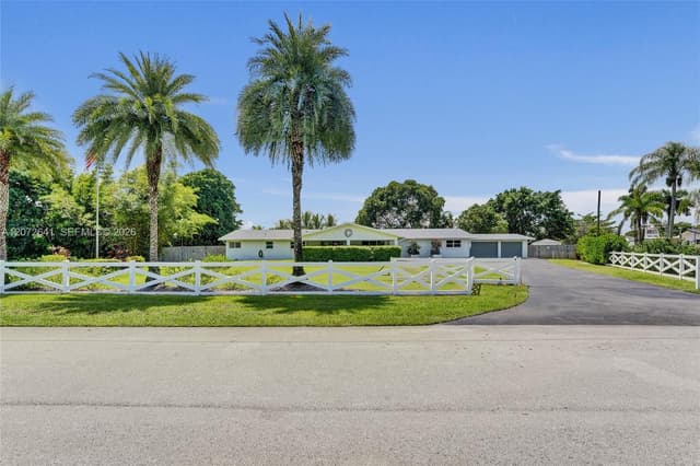 10880 SW 25th St, Davie FL 33324 - Davie, FL - Photo 2