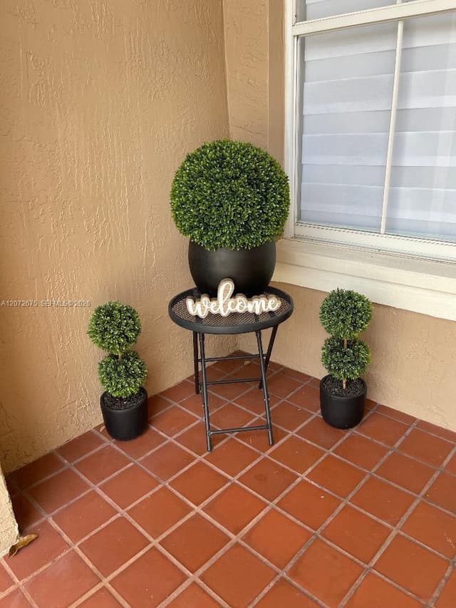 7690 S Southwood Cir, Davie FL 33328 - Davie, FL - Photo 6