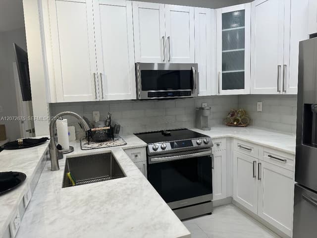 7690 S Southwood Cir, Davie FL 33328 - Davie, FL - Photo 7