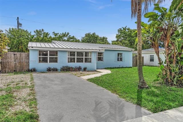 18381 NE 21st Pl, North Miami Beach FL 33179 - North Miami Beach, FL - Photo 2