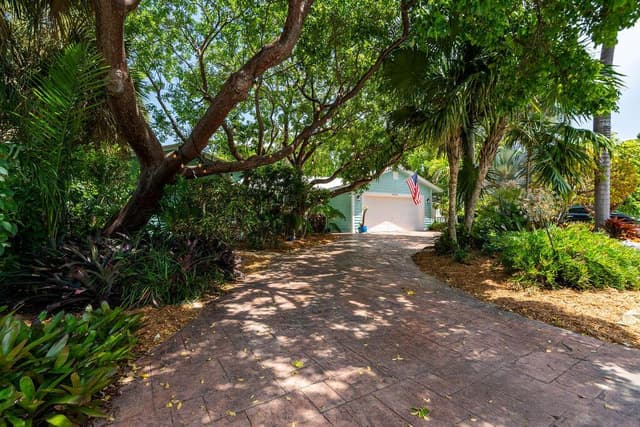 2823 NE 35TH Court, Lighthouse Point FL 33064 - Lighthouse Point, FL - Photo 2