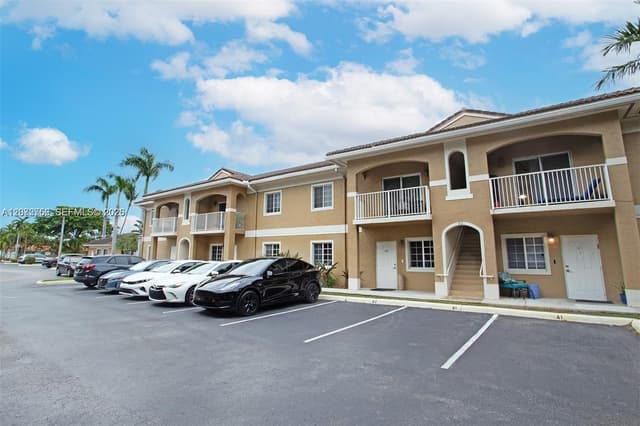 911 Hillcrest Ct # 7, Hollywood FL 33021 - Hollywood, FL - Photo 2
