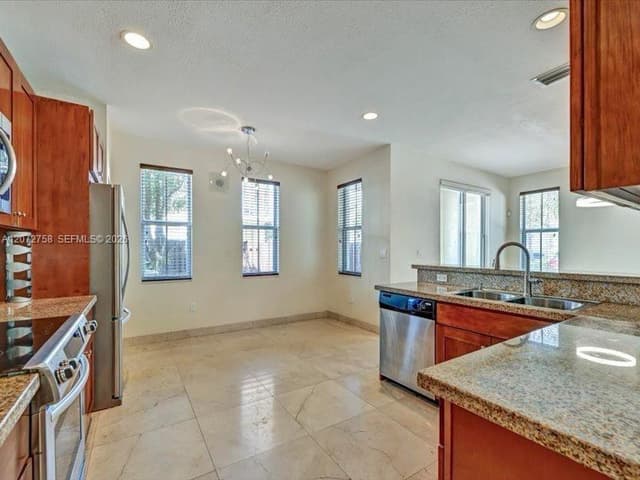7490 NW 115th Ct, Doral FL 33178 - Doral, FL - Photo 5