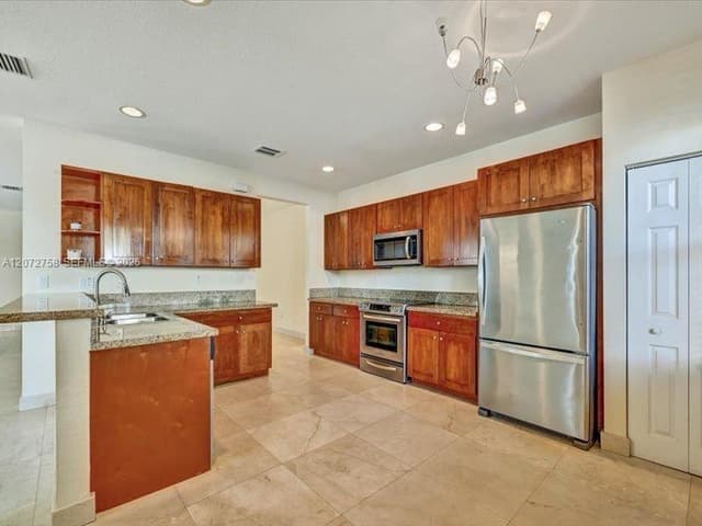 7490 NW 115th Ct, Doral FL 33178 - Doral, FL - Photo 4