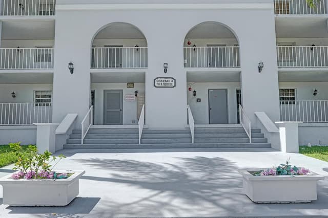 7980 N FRENCH Drive # 202, Pembroke Pines FL 33024 - Pembroke Pines, FL - Photo 2