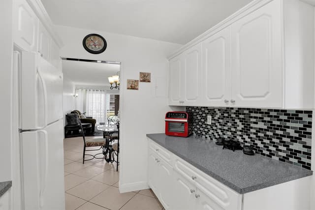 7980 N FRENCH Drive # 202, Pembroke Pines FL 33024 - Pembroke Pines, FL - Photo 7