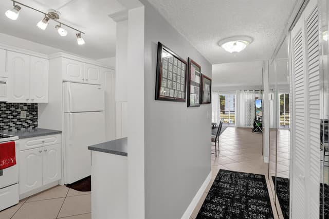 7980 N FRENCH Drive # 202, Pembroke Pines FL 33024 - Pembroke Pines, FL - Photo 5