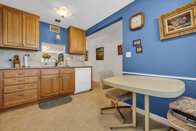 2202 LUCAYA Bend # C3, Coconut Creek FL 33066 - Coconut Creek, FL - Photo 2