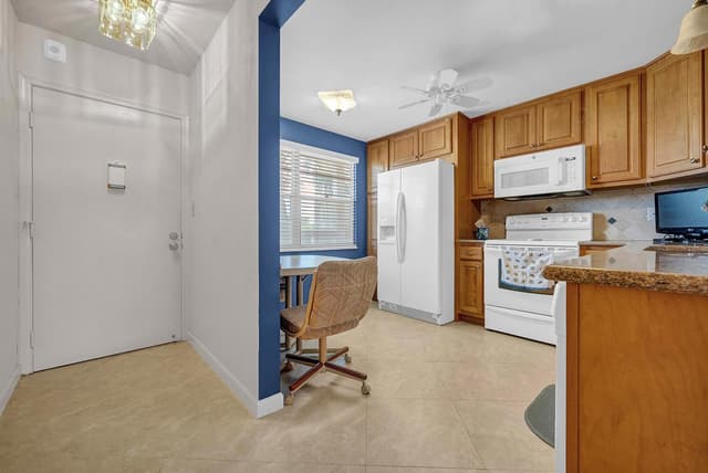 2202 LUCAYA Bend # C3, Coconut Creek FL 33066 - Coconut Creek, FL - Photo 4
