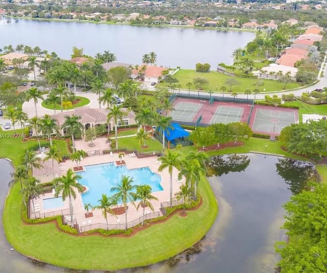 18724 SW 16th St, Pembroke Pines FL 33029 - Pembroke Pines, FL - Photo 4