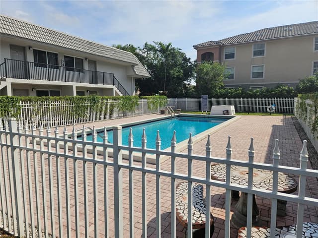3273 NW 102nd Ter # 3273, Coral Springs FL 33065 - Coral Springs, FL - Photo 2