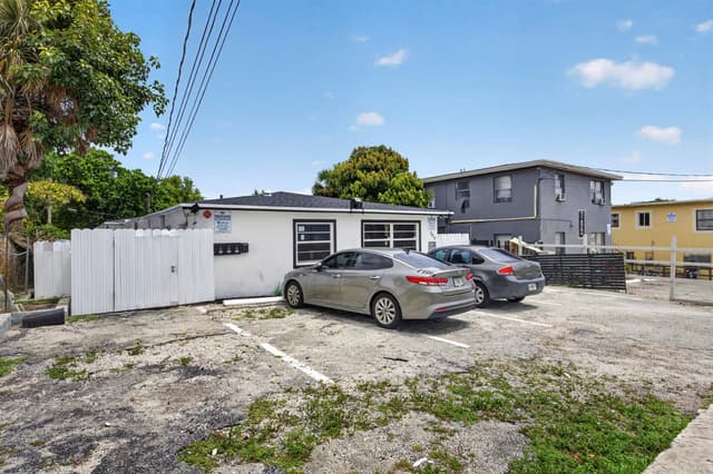 709 13TH Street, West Palm Beach FL 33401 - West Palm Beach, FL - Photo 2