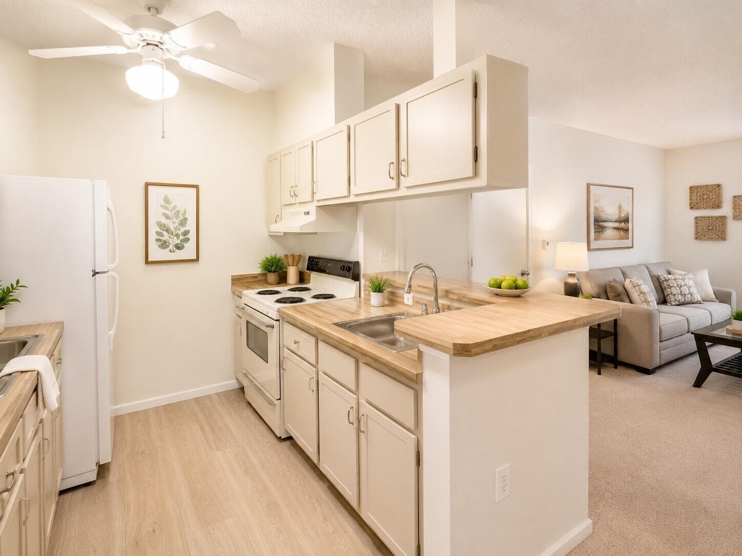 9690 S BELFORT Circle # 215, Tamarac FL 33321