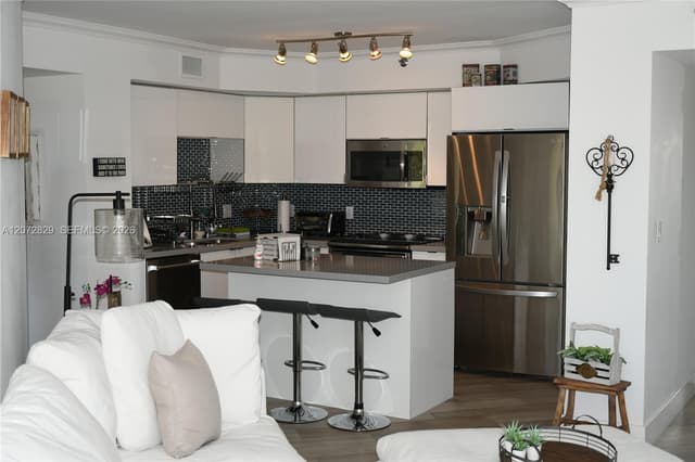 1000 E Island Blvd # 303, Aventura FL 33160 - Aventura, FL - Photo 2