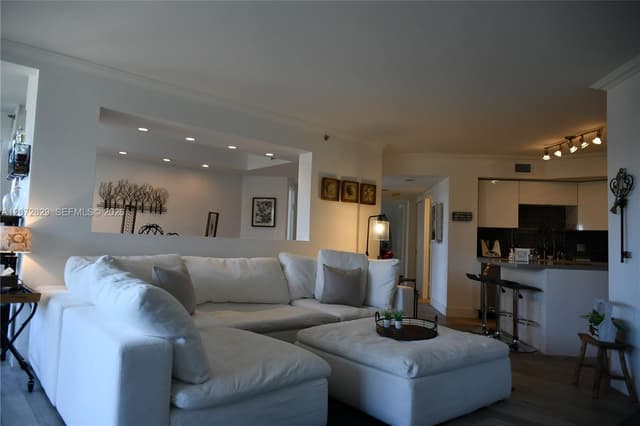 1000 E Island Blvd # 303, Aventura FL 33160 - Aventura, FL - Photo 3