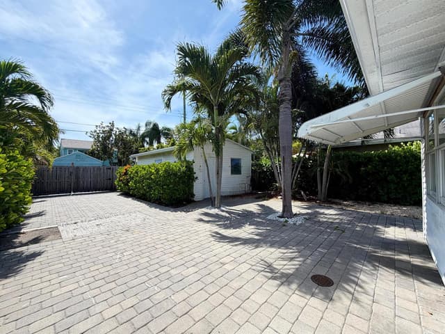 528 N J Street, FL 33460 - Photo 2