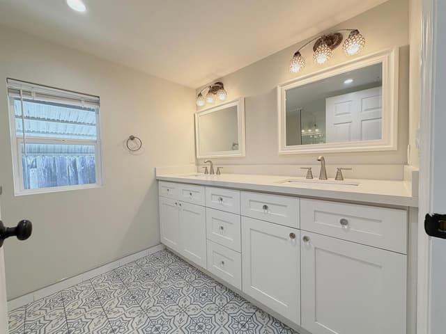528 N J Street, FL 33460 - Photo 3